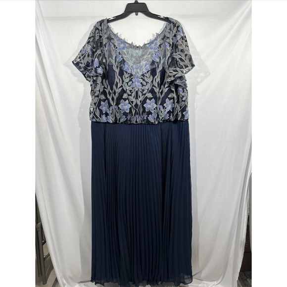 NEW $298 JS COLLECTIONS [ 22W ] Embroidered Illusion Bodice‎ Pleated Gown - Picture 7 of 13